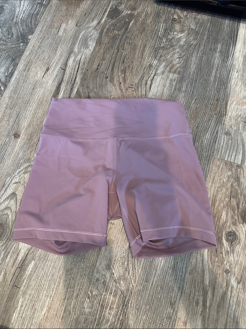NEW without tags! Lululemon Wunder Train High-Rise Short 6" Lavender Lux